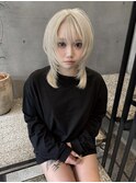 ハイトーンホワイトブロンド/ミディアムレイヤー