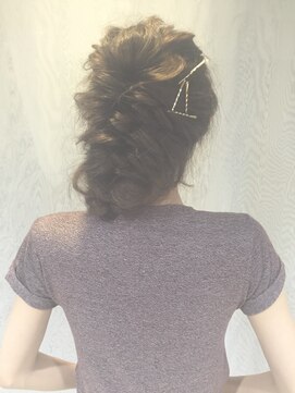 リュヌ ホロスコープ(lune horoscope) 星座女子別ヘアアレンジ★水瓶座