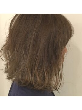 キャンバス バイ ネオリーブ 横浜西口(Canvas by neo.) 前下がりぱっつんボブ × グラデーション カーキアッシュ