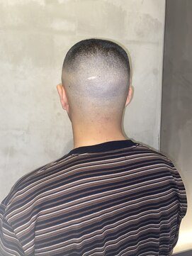 フランクスバーバーザスタンド(Frank’s barber the stand) HighスキンBuzzフェードE