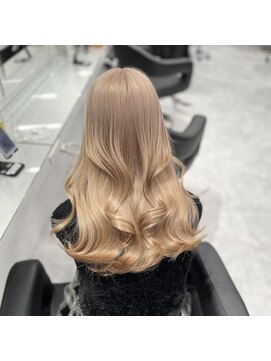 シー 池袋(SHE) ホワイトミルクティー