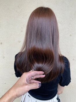トーン(tone)の写真/【まるで地毛のようなストレートに】クセを自在に操る縮毛矯正で、毛先まで潤う憧れストレートヘアをGET！