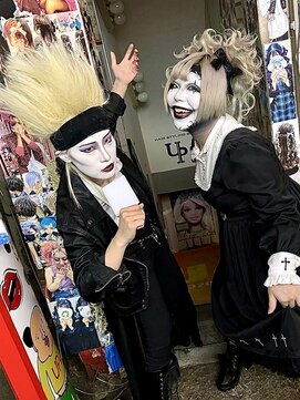 ヘアセットアップス(UP's) ハロウィンはハロウィンメイクして営業します(*´▽`*)♪
