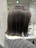 ルイ(ROUIS produced by LUCK 津田沼)&nbsp;ROUIS津田沼 ハイライトグレージュ/切りっぱなしボブ/白髪ぼかし