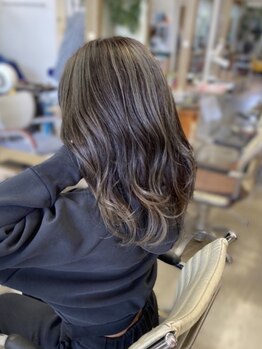 アンブレラカラー/バレイヤージュ/イヤリングカラー◎トレンドを活かしたダメージ考慮のデザインカラー♪