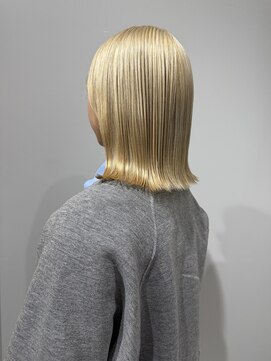 ホワイトベージュ/ボブ/おすすめカラー/ハイトーン