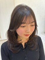 アナ ラーナ(Anna Lanna)&nbsp;ミディアムレイヤー、顔周りレイヤー、レイヤースタイル