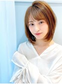 バレイヤージュアッシュカラーツヤ感ノーブル前下がりショート
