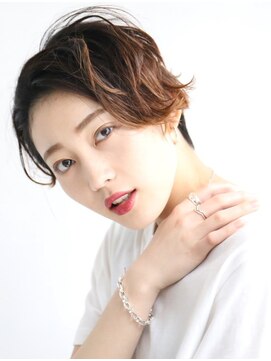 ムルチュラカメアリ(muruchura KAMEARI) レッド系ローライトのゆるふわショート