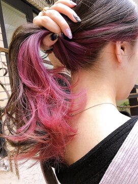 ナナカバイミーツハンド(nana.ca by meetsHAND) インナーカラーピンク 韓国風カラー ポニテアレンジ 小顔カット