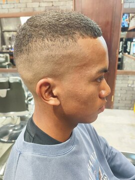 スリーセント 栄(3/cent) ボーズフェード/ハイフェード/バズカット/フェードカット