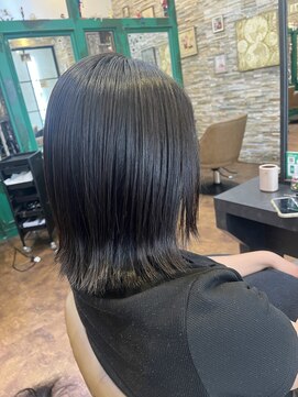 ヘアーラウンジ アンフィ 井土ヶ谷(Hair Lounge Anphi) 切りっぱなしボブ