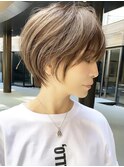 ショートヘアショートボブ白髪ぼかしハイライトカラーボブ