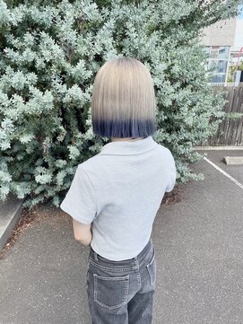 ニュウニュウ(NIU NIU) 切りっぱなしボブ×ハイトーン裾カラー