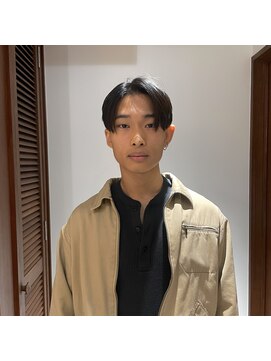 オーパスバイアンブルリュクス 池袋(Opus by ambleluxe) センターパート/ニュアンスパーマ/テーパーフェード