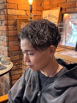 フォーコーナーズ(Four Corners) スキンフェードツーブロック刈り上げジェットモヒカンマンバン