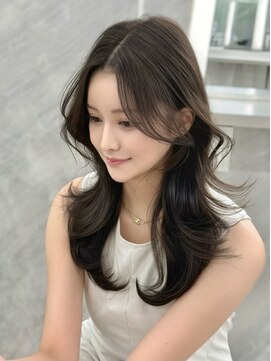 マウルルナ(MAEUL luna) レイヤー くびれ巻き センター分け前髪『MAEUL luna 桔川』