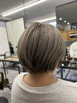 シャフト(SHAFT)&nbsp;ショートボブスタイルにグレージュカラー♪