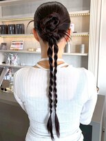 セプト 天神大名(SEPT.)&nbsp;ヘアセット カチモリ 韓国風ヘア 編み下ろしアレンジ 結婚式