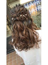簡単アレンジ、結婚式ヘアセットの得意なスタイリストも在籍！！特別な日にぜひ！！