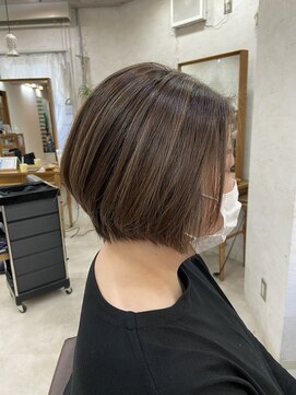 ジュノ(Jeuno) ひし形ボブ ハイライトカラー