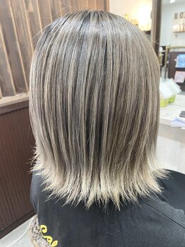 ビビッド ルーア(vivid R)の写真/【店前駐車場6台完備／無料Wi-Fi完備】驚きの透明感!CAREカラーでダメージレスにツヤ美髪に！色モチも◎！