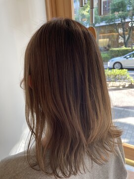 ベノワ(benoit) 透明感ベージュ