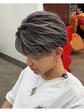 ホワイトシルバーアッシュバレイヤージュツーブロセンターパート