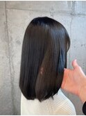 【ツヤ感が映えるナチュラルストレート】