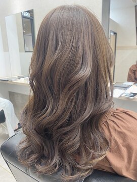 ジゼル 博多(GiseL) ふんわりベージュ/ Gisel  @avlon0805 [博多駅前]