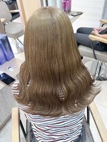 エルバイラビス 大宮(elu by lovis)&nbsp;《chihina》オリーブミルクティー/ブリーチカラー/前髪パーマ