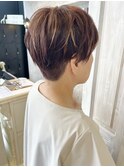 福山市Caary刈り上げショートカット立体感ハイライト白髪ぼかし