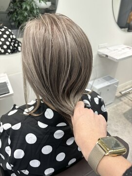 ジービージー前橋ミュグ(GBG前橋mugu) くびれショートボブ40代50代グレイカラー白髪染め白髪ぼかし