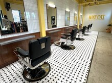 ホットキャット サンロクゴ(HOT CAT 365)の雰囲気（タイルをベースにクラシカルな店内）