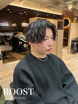 ルースト 原宿店(ROOST) 刈り上げセンターパート/波巻きツイストスパイラル/渋谷/原宿