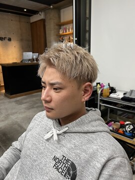 イーラ(era) アップバングホワイトベージュハイトーン短髪束感