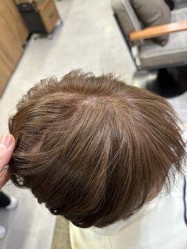 コンフィー(comfy) 〆ファッションカラーで染める白髪ぼかし