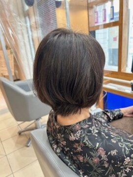 スタジオ アルファプラス 日暮里店(studio α+) ステップボーンカットカットボブショートハイライト白髪ぼかし