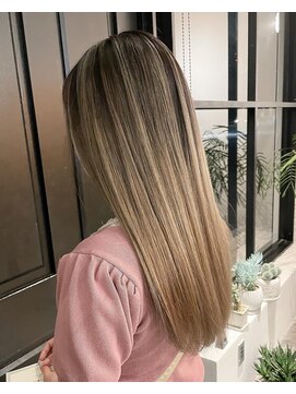 トラ バイ プティパ(Tora by petit pas) バレイヤージュカラー♪♪♪