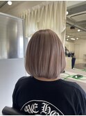 ミルクティーベージュ×ミディアムボブ