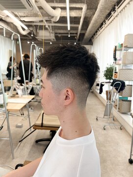 フルールバイアヴァンスクロス(Flulu by avance. cross) ジェットモヒカンフェード