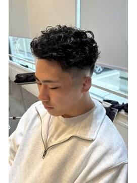 ジゼラ(GISELA) フェードカット 極道パーマ