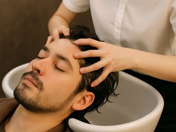 バルビエ グラン 銀座(barbier GRAND)の写真/【新富町1分】極上ヘッドスパで、頭皮から髪を健康に。香りやマッサージで日頃の疲れを癒します＜理容室＞