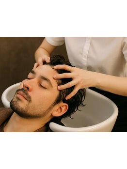 【新富町1分】極上ヘッドスパで、頭皮から髪を健康に。香りやマッサージで日頃の疲れを癒します＜理容室＞