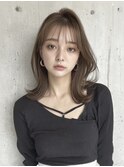 外はねロブ　韓国ヘア　顔周りレイヤー　グレージュカラー