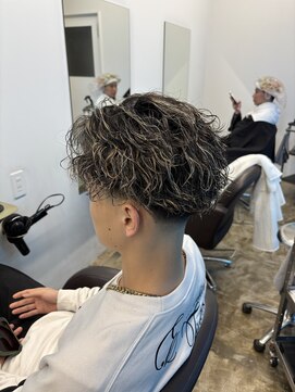 アンサー 千葉中央(UNSER prod by THE DAY) 【MEN’S HAIR/サーフカール/刈り上げセンターパート/千葉】