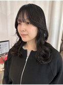 暗髪くびれミディアムスタイル
