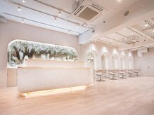 モーブ 代官山(mauve)の雰囲気（広々とした空間で、大きなガラス窓があるので換気もバッチリ☆）