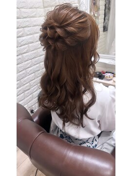 ジャムスタイリングハウス(JAM STYLING HOUSE) ☆キレイ目ツイストダウンアレンジ☆