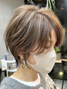 ラフ 新宿(Laff) 新宿 ハンサムショート ショートボブ センターパート ハイライト